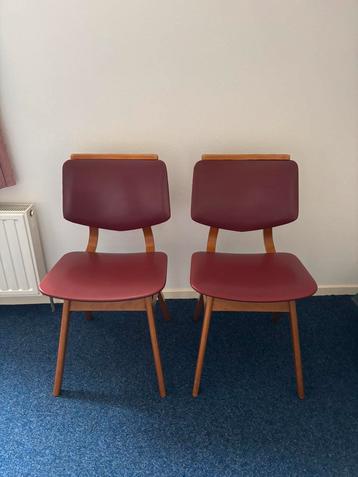 2 puntgave vintage eetkamerstoelen beschikbaar voor biedingen