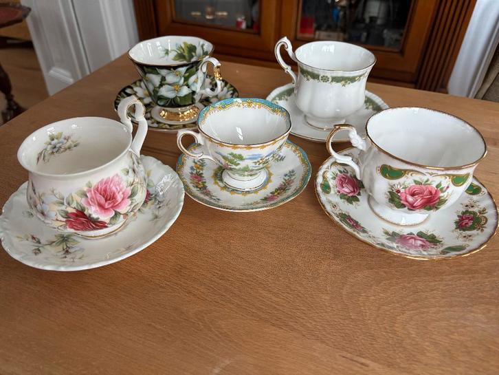 5 Vintage Engelse kopjes Royal Albert, Paragon, Queens, Antiek en Kunst, Antiek | Servies los, Ophalen of Verzenden