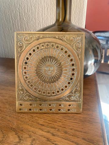 Vintage Messing Zonnekalender beschikbaar voor biedingen