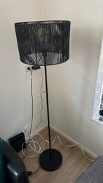 Zwarte staanlamp, Huis en Inrichting, 100 tot 150 cm, Ophalen of Verzenden, Metaal, Zo goed als nieuw