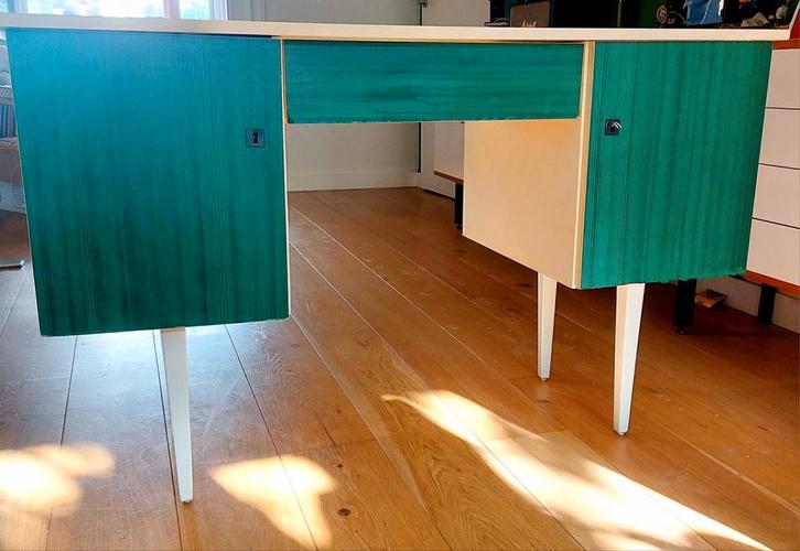 Vintage bureau elegant design jaren 60 wit groen space age, Huis en Inrichting, Bureaus, Gebruikt, Bureau, Ophalen