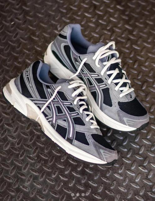 Asics 1130 Gel 41.5 Carbon / Off White Als Nieuw, Kleding | Heren, Schoenen, Zo goed als nieuw, Zwart, Ophalen of Verzenden