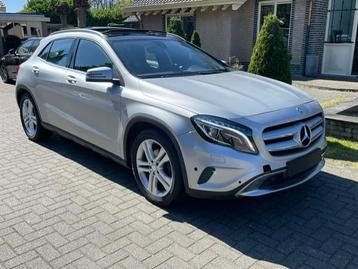 Mercedes-Benz GLA-klasse 180 URBAN PANORAMADAK NAVI BI XENON beschikbaar voor biedingen