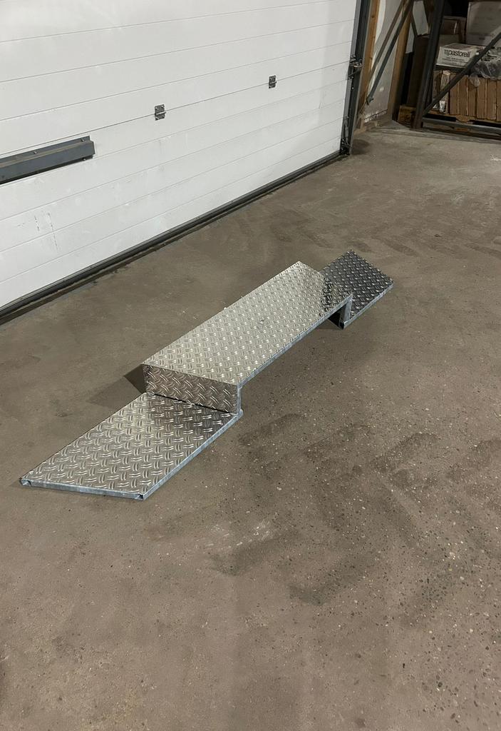 Gegalvaniseerde opstap trap steektrap trappen evt 18 stuks, Doe-het-zelf en Verbouw, Ladders en Trappen, Zo goed als nieuw, Ophalen