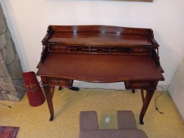 Kersenhouten secretaire met laadjes - in zeer goede staat beschikbaar voor biedingen