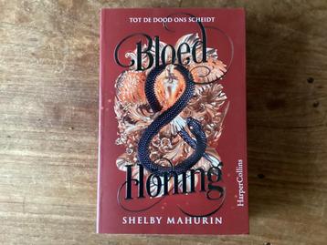Shelby Mahurin, Bloed & Honing. Ongelezen. beschikbaar voor biedingen