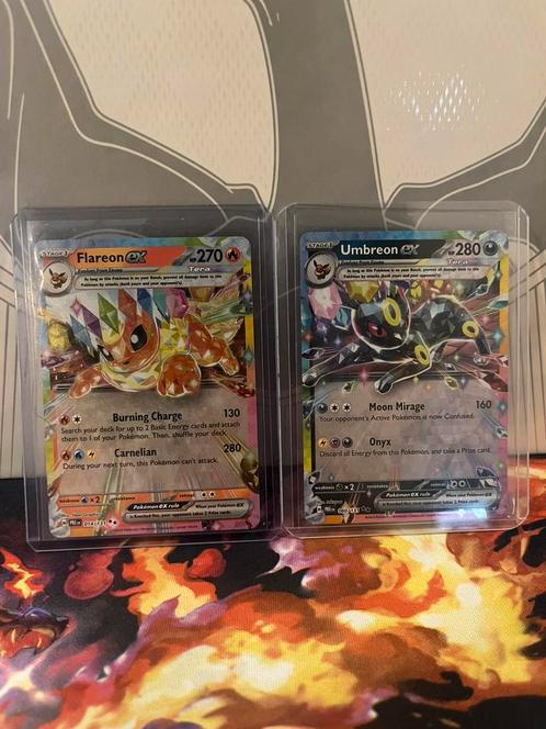 Flareon ex 014, Umbreon ex 060 | Prismatic Evolutions, Hobby en Vrije tijd, Verzamelkaartspellen | Pokémon, Zo goed als nieuw