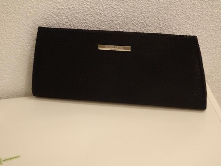 Nieuw Giorgio Armani clutch / avondtasje, Sieraden, Tassen en Uiterlijk, Tassen | Damestassen, Nieuw, Avondtasje, Zwart, Ophalen of Verzenden