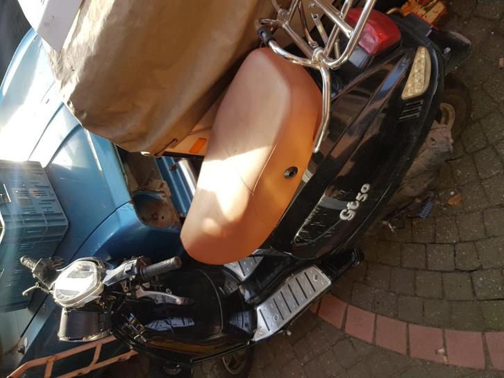 Chinese vespa look a like, Fietsen en Brommers, Brommeronderdelen | Scooters, Gebruikt, Vespa, Overige typen, Ophalen of Verzenden