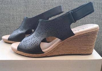 Clarks lederen dames sandalen, maat 6, zwart met sleehak beschikbaar voor biedingen