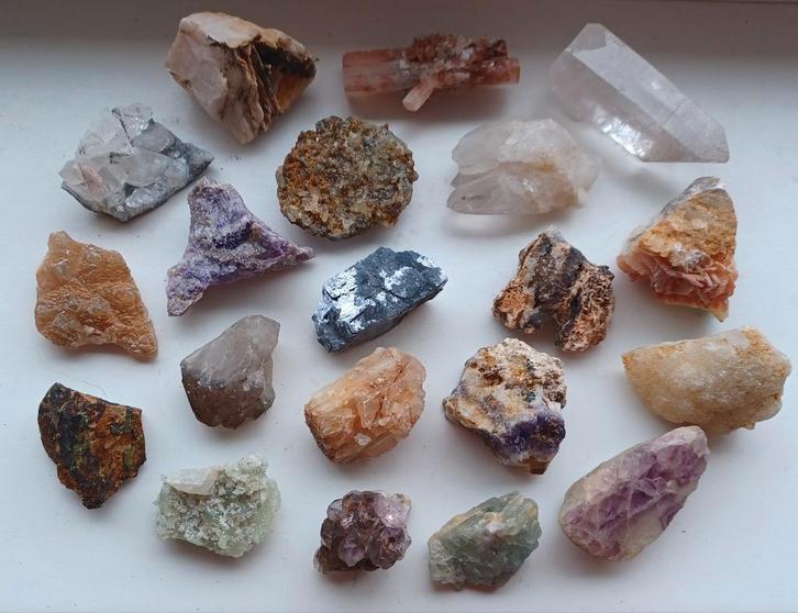 Verzameling mineralen (20 stuks), Verzamelen, Mineralen en Fossielen, Mineraal, Ophalen of Verzenden