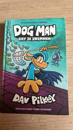 Dav Pilkey - Dog Man ziet ze zwemmen, Boeken, Kinderboeken | Jeugd | onder 10 jaar, Ophalen of Verzenden, Zo goed als nieuw, Dav Pilkey