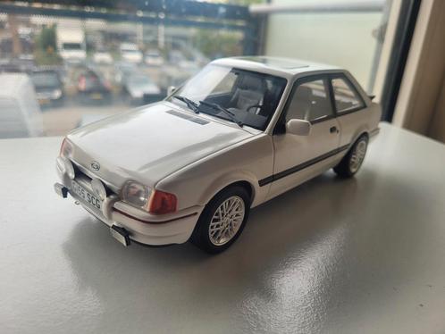 Diamond white ford escort mk4 XR3i otto mobile, Hobby en Vrije tijd, Modelauto's | 1:18, Zo goed als nieuw, OttOMobile, Ophalen