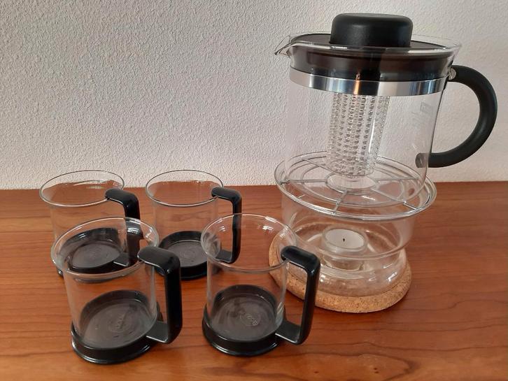 Bodum theepot met 4 glazen, Huis en Inrichting, Keuken | Servies, Zo goed als nieuw, Overige typen, Overige stijlen, Glas, Ophalen