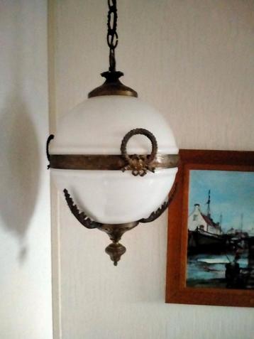 Prachtige antieke hanglamp met bronzen details beschikbaar voor biedingen