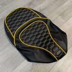 Zadelhoes Vespa Sprint geel audi rs custom buddydek, Info@jynkx.com, Jynkx, Nieuw, Ophalen of Verzenden