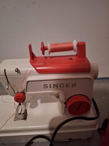 Kinder naaimachine singer 70e jaren  beschikbaar voor biedingen