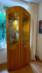 Vitrinekast - hout met mooie ronde vormen, Huis en Inrichting, Kasten | Vitrinekasten, Ophalen, 200 cm of meer, 50 tot 100 cm