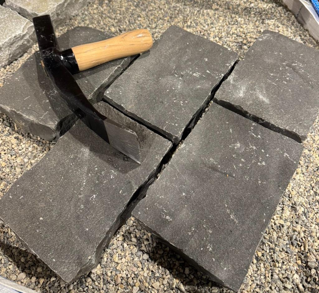 Kinderkoppen-Dark Basalt Vietnam  20x14x5-7cm en 14x14x5-7cm, Doe-het-zelf en Verbouw, Tegels, Nieuw, Vloertegels, Overige materialen