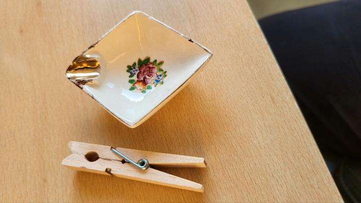 Oud vintage asbak porselein ruitvorm., Antiek en Kunst, Antiek | Porselein, Ophalen of Verzenden