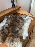 Twee mooie konijnen velletjes, Huis en Inrichting, Ophalen of Verzenden, Zo goed als nieuw