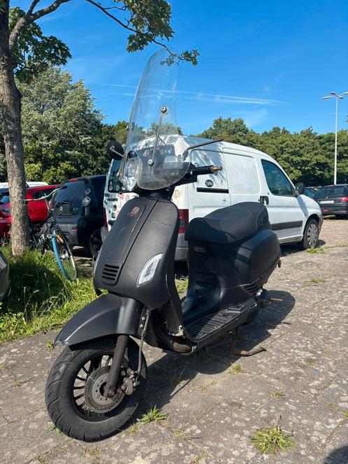 La Souris scooter (voor onderdelen), Fietsen en Brommers, Snorfietsen en Snorscooters, Gebruikt, Overige merken, Benzine, Ophalen