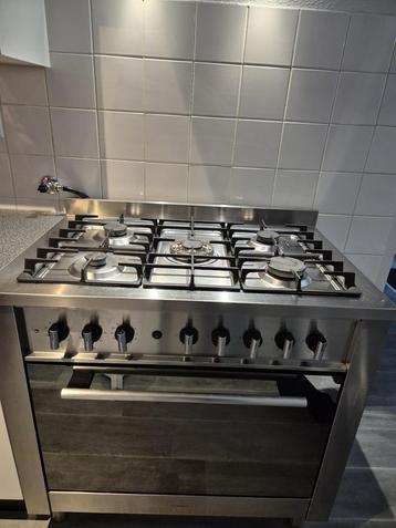 Vrijstaand Gasfornuis met Oven beschikbaar voor biedingen