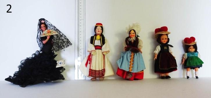 18 Folklore popjes, Verzamelen, Poppen, Zo goed als nieuw, Pop, Ophalen of Verzenden