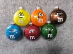 Set van 6 M&M kerstballen NIEUW kunststof ornamenten 8cm, Diversen, Kerst, Ophalen of Verzenden, Nieuw