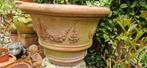 Zeer grote Italiaanse, terracotta potten in klassieke stijl., Ophalen, Overige materialen, Gebruikt, Minder dan 60 cm
