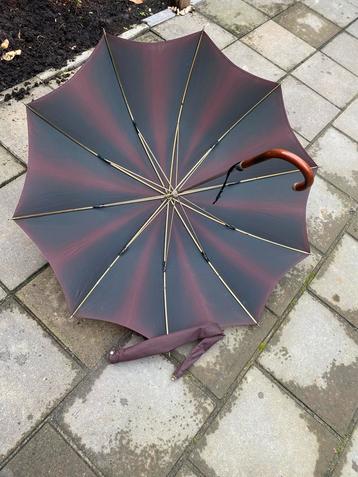 Vintage Paraplu - Zwart/Rood beschikbaar voor biedingen