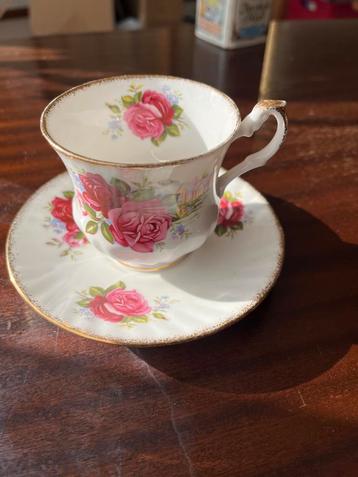 Queens Rosina China Centenary Kop en Schotel beschikbaar voor biedingen