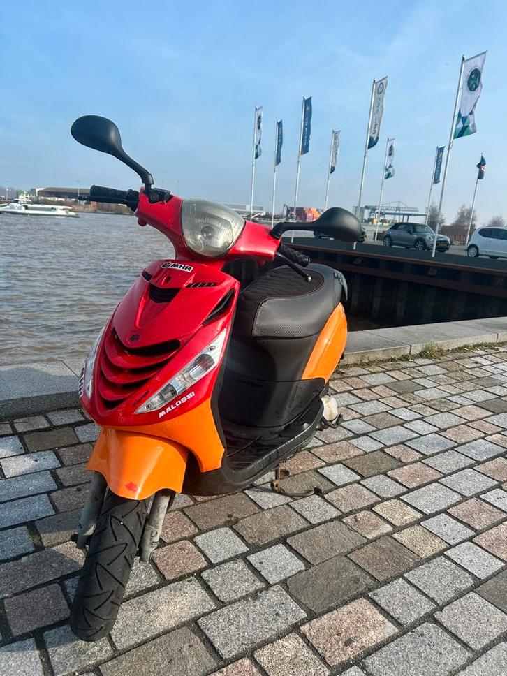 Piaggio zip 2takt, Fietsen en Brommers, Scooters | Piaggio, Zo goed als nieuw, Zip, Ophalen