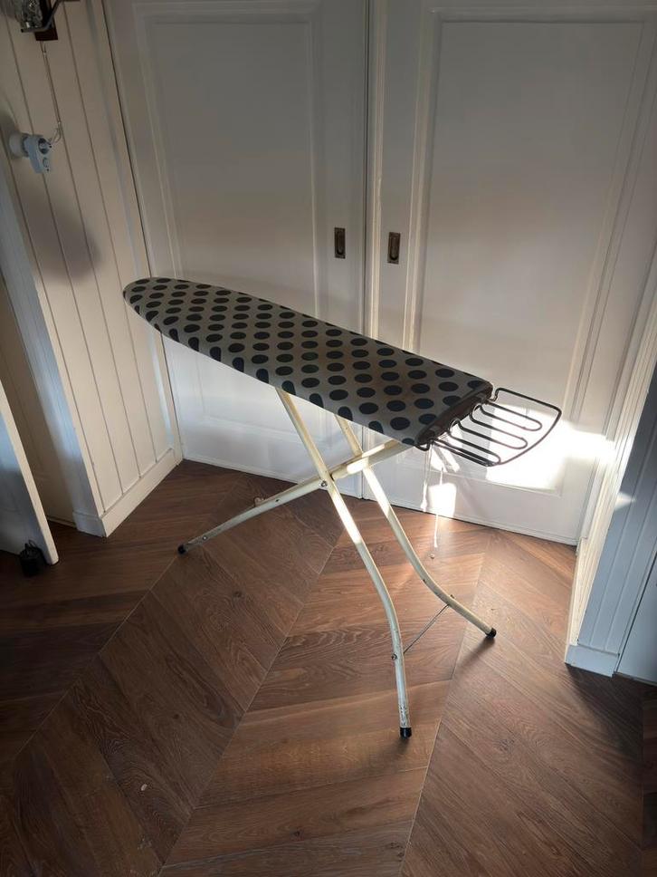 Gratis af te halen: Strijkplank, Witgoed en Apparatuur, Strijkijzers en Strijkplanken, Gebruikt, Ophalen