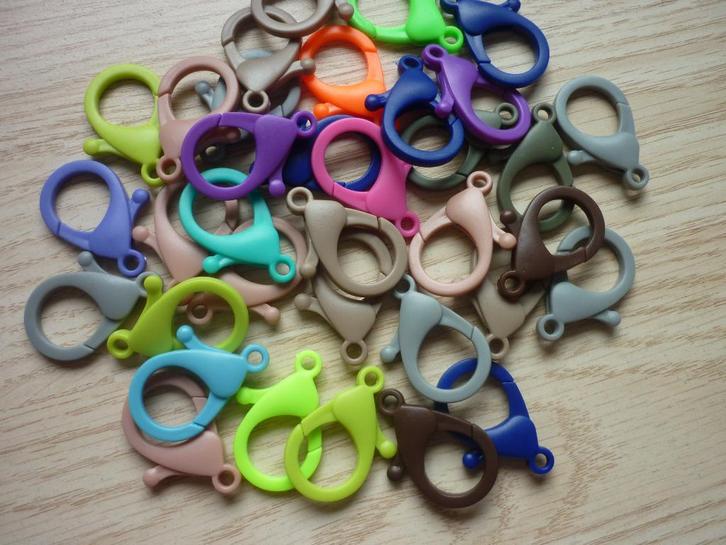 NIEUW !! kunststof lobster sluitingen 2 maten, Hobby en Vrije tijd, Knutselen, Nieuw, Ophalen of Verzenden