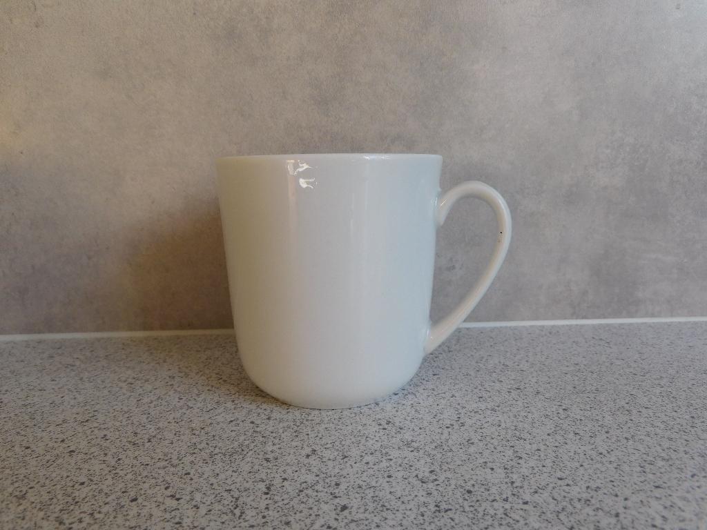 Mok 8,3x8 cm. Wit Arzberg, Ophalen of Verzenden, Zo goed als nieuw, Effen, Kop(pen) en/of Schotel(s)