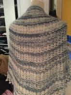 Poncho. Driehoek sjaals nieuw gebreid, Kleding | Dames, Ophalen of Verzenden, Zo goed als nieuw, Maat 46/48 (XL) of groter, Sjaal