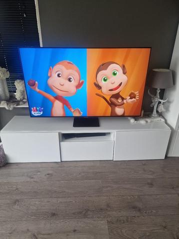 TV Meubel - TV kastje met glasplaat Wit (Ikea) beschikbaar voor biedingen