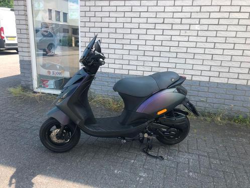 GAVE PIAGGIO ZIP SP 45KM BROM MAT DRAGON CAMELEON BJ2007 800, Fietsen en Brommers, Scooters | Piaggio