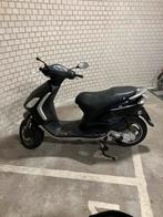 piaggo fly 25 blauw kenteken, Fietsen en Brommers, Scooters | Piaggio, Maximaal 25 km/u, Benzine, Gebruikt, Ophalen