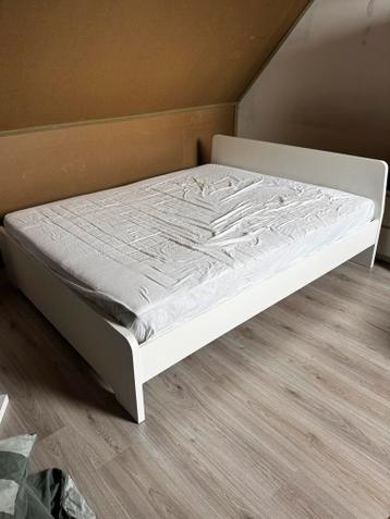 Ikea bed 160x200 incl nachtkastje. - afbeelding 1