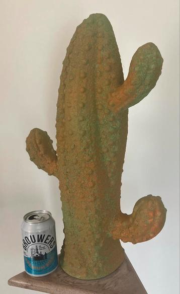 Aardewerk cactus groot formaat. beschikbaar voor biedingen
