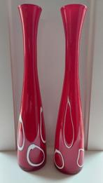 2 Set hoge 45 cm vintage rode glazen vazen, Minder dan 50 cm, Glas, Ophalen of Verzenden, Zo goed als nieuw