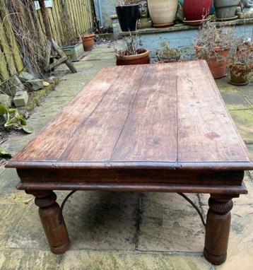 Eiken houten tafeltje 135 (l)  75 (b) x 55 (h) beschikbaar voor biedingen