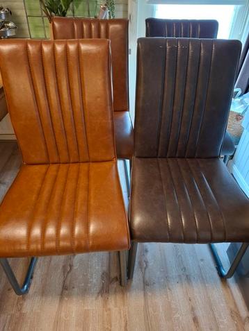 4 eetkamerstoelen  beschikbaar voor biedingen