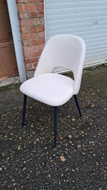 Eetkamerstoelen beige stof  4 of 6 stuks 35 per stuk