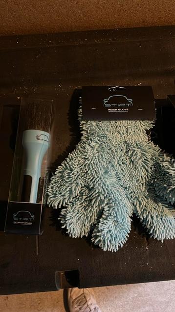 Stipt dry towel, cleaning brush, wash glove en extreme brush beschikbaar voor biedingen