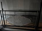 Bed zwart metaal met riet, Zwart, Zo goed als nieuw, 200 cm, Metaal