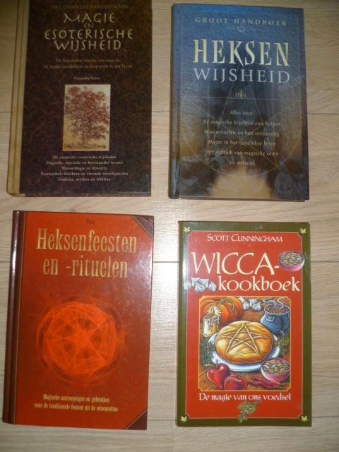Diverse boeken over Wicca Kristallen Runen Heksen etc etc, Boeken, Esoterie en Spiritualiteit, Zo goed als nieuw, Achtergrond en Informatie