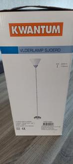 Staande Vloerlamp wit licht nieuw in Doos !!!, Huis en Inrichting, Lampen | Vloerlampen, Ophalen, Zo goed als nieuw, 150 tot 200 cm